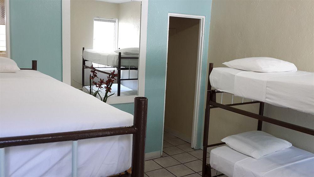 Seashell Motel And International Hostel Key West Exterior photo