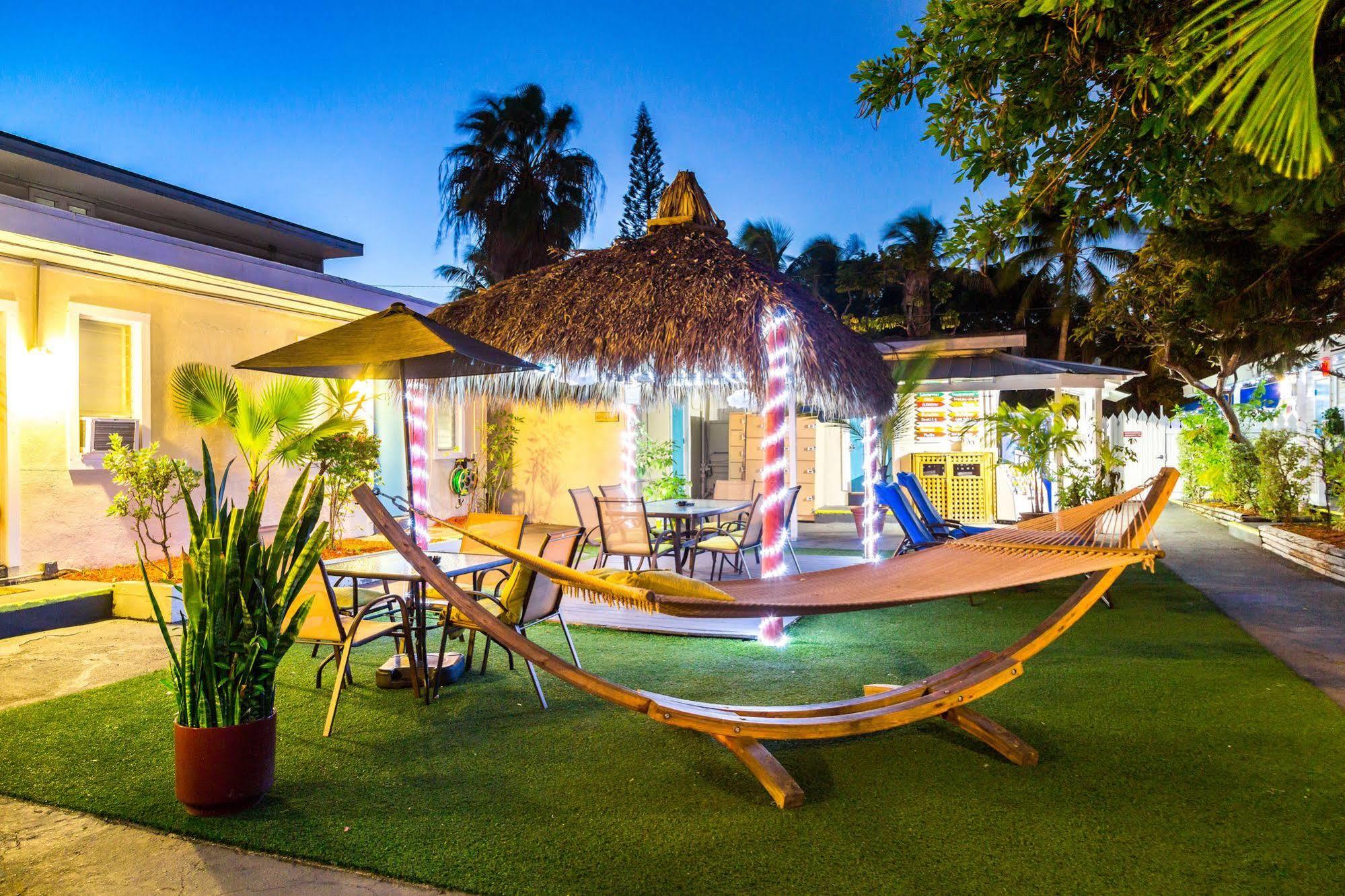 Seashell Motel And International Hostel Key West Exterior photo