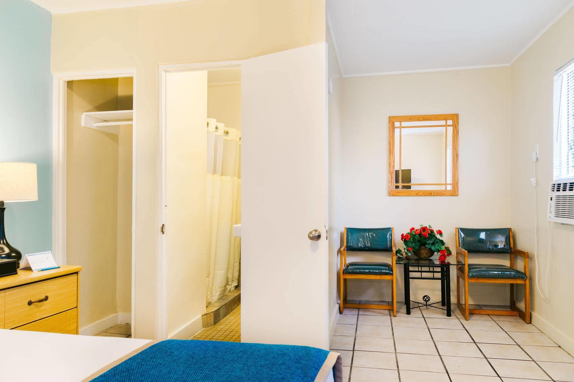 Seashell Motel And International Hostel Key West Exterior photo
